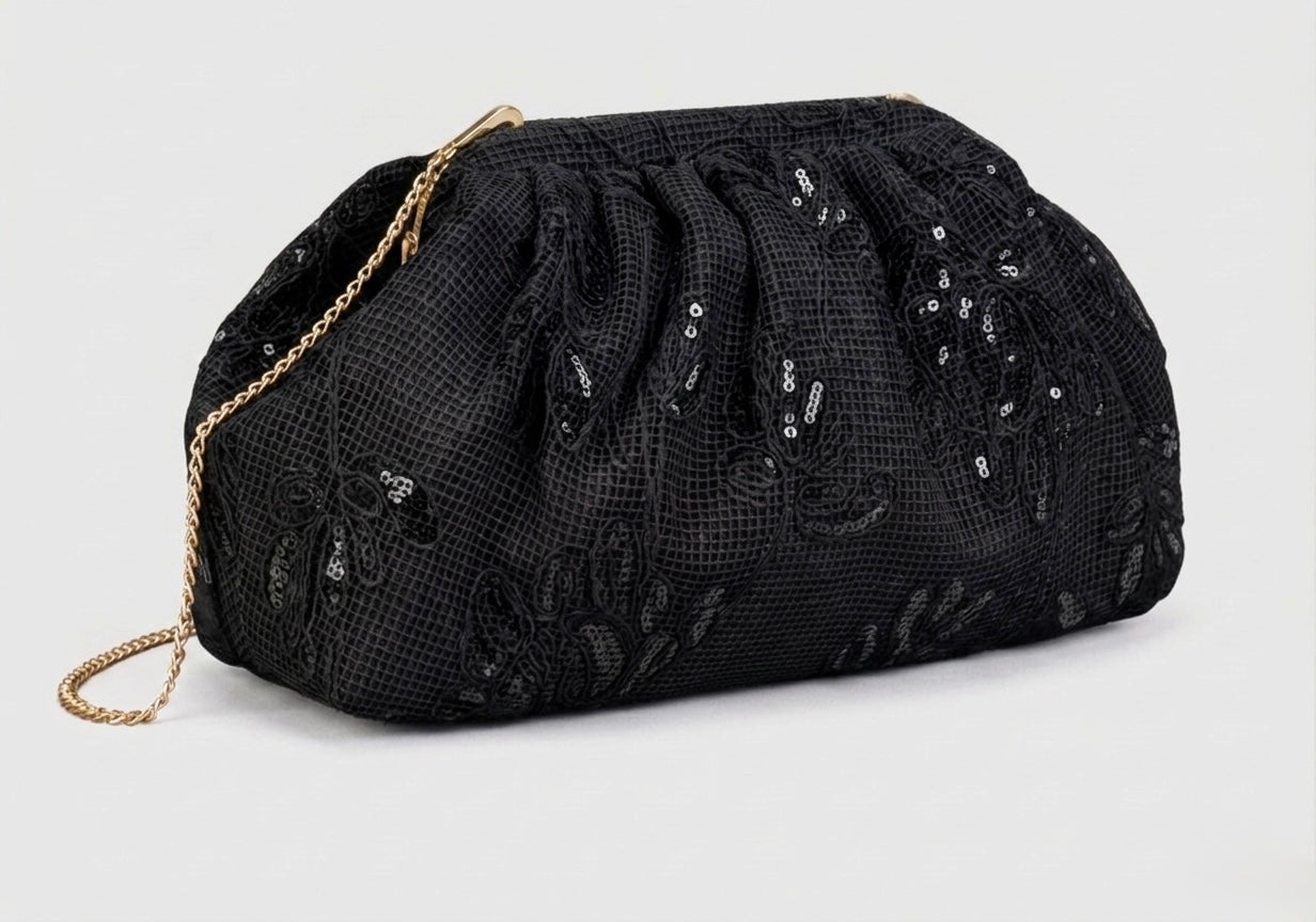 Sac à main clutch porté main en tissu orné de motifs floraux et sequins