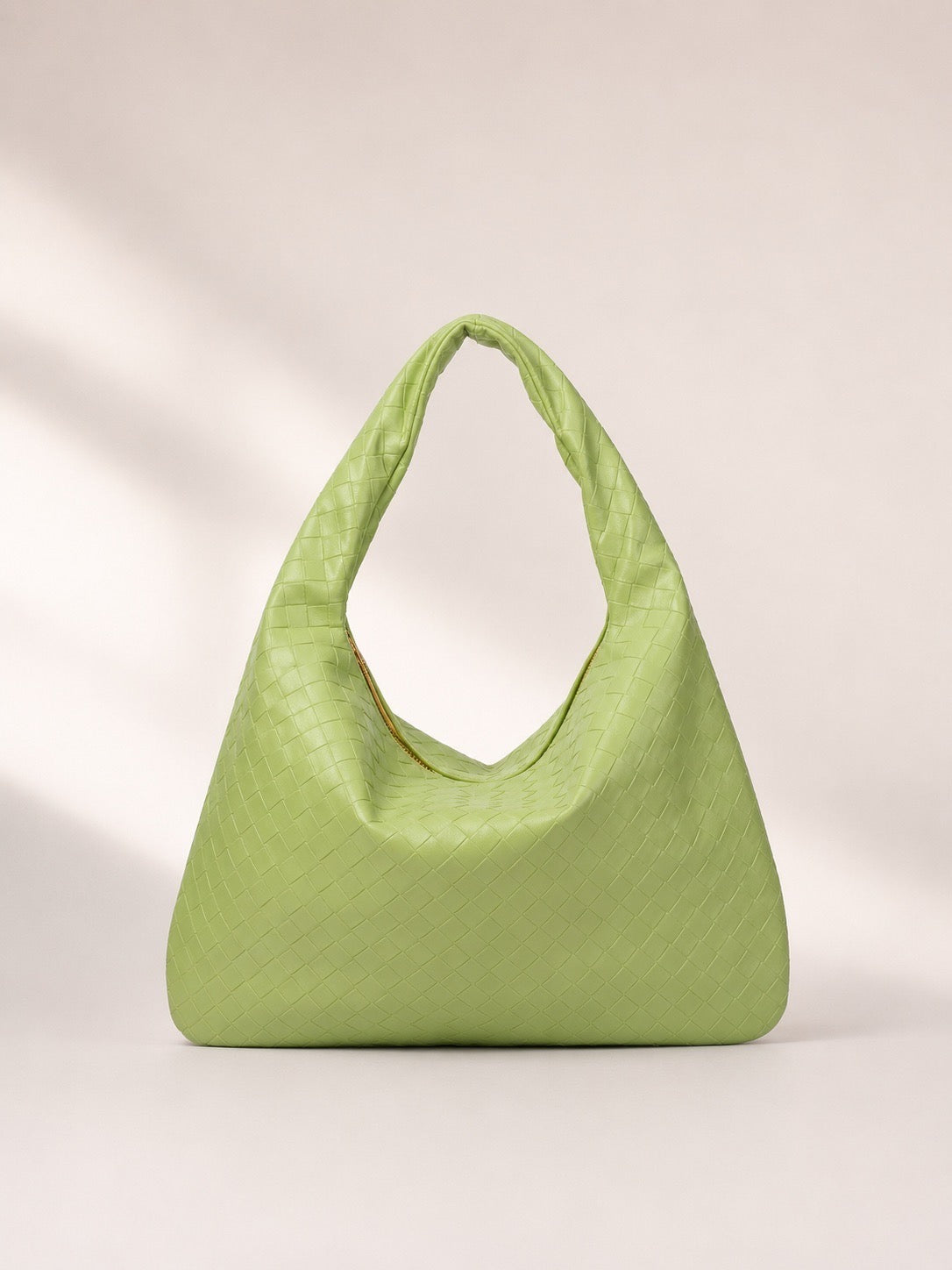 Sac à main porté épaule effet tressé